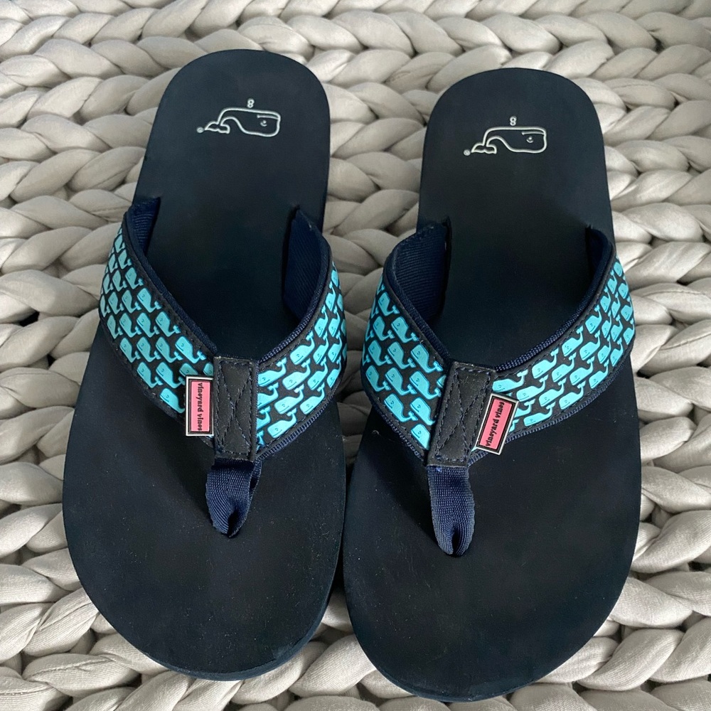 Vineyard vines flip flops